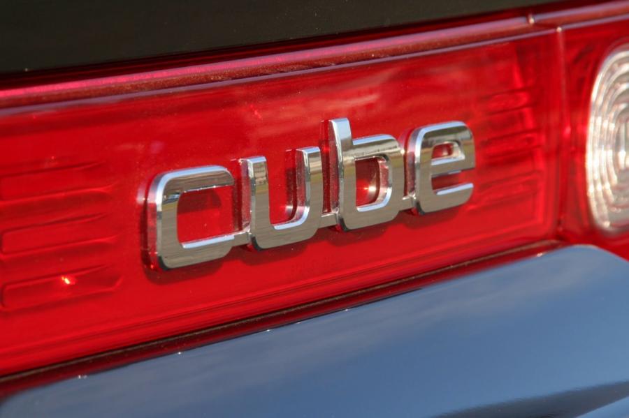 Логотип Nissan Cube (Z12) 2009 года  (US) (фото 37 из 84)